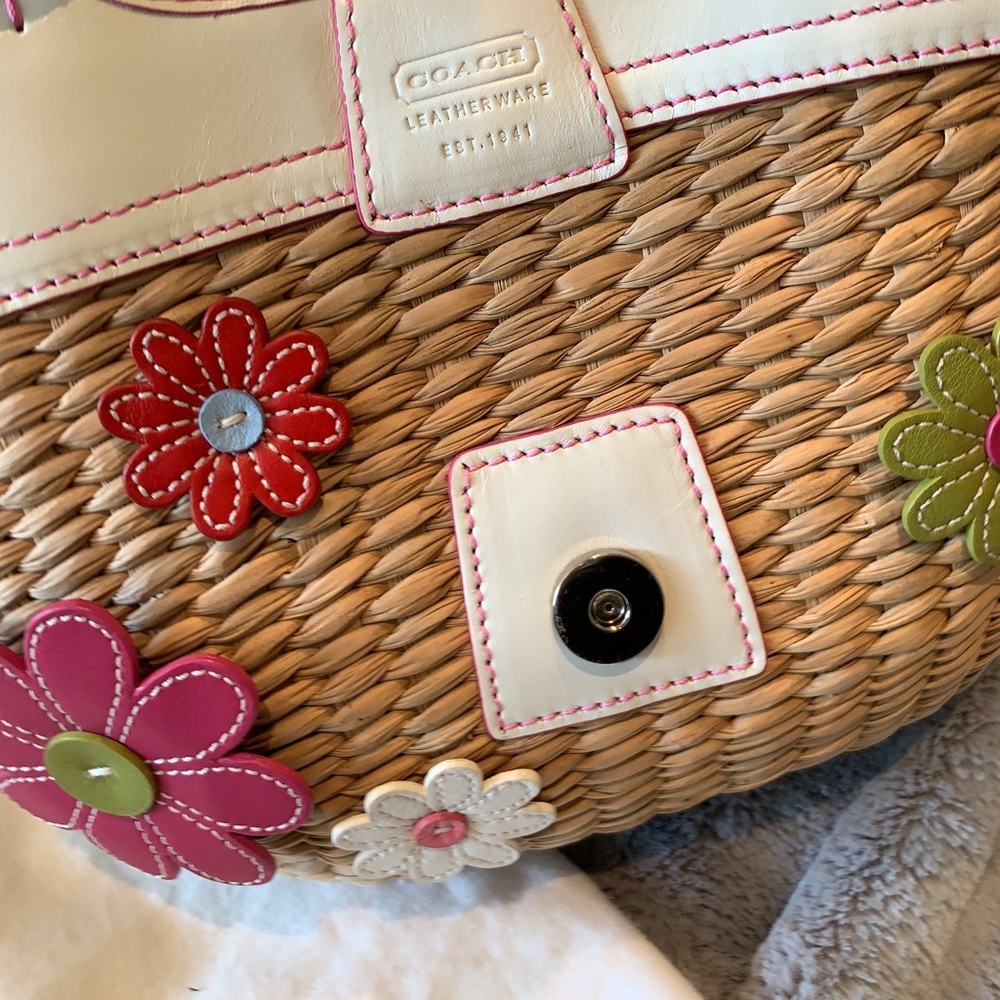 COACH 💯 Rare Limited Rattan basket purse - Picture 5 of 8